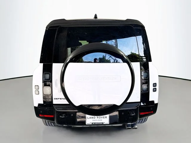 2026 Land Rover Defender V8 - Photo 6