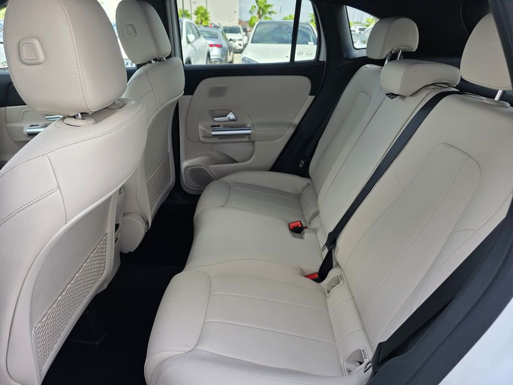 New 2026 Polar White Mercedes-Benz GLA 250 image 14