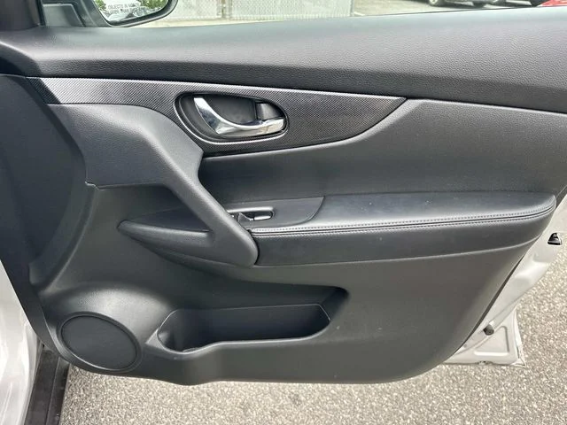 Used 2015 Silver Nissan SL image 11