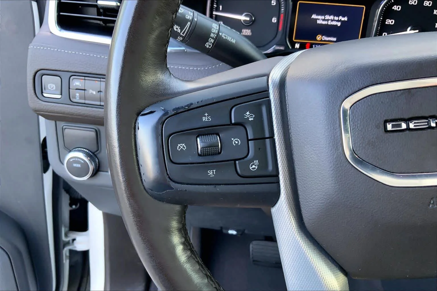 Used 2021 White Frost Tricoat GMC Denali image 21