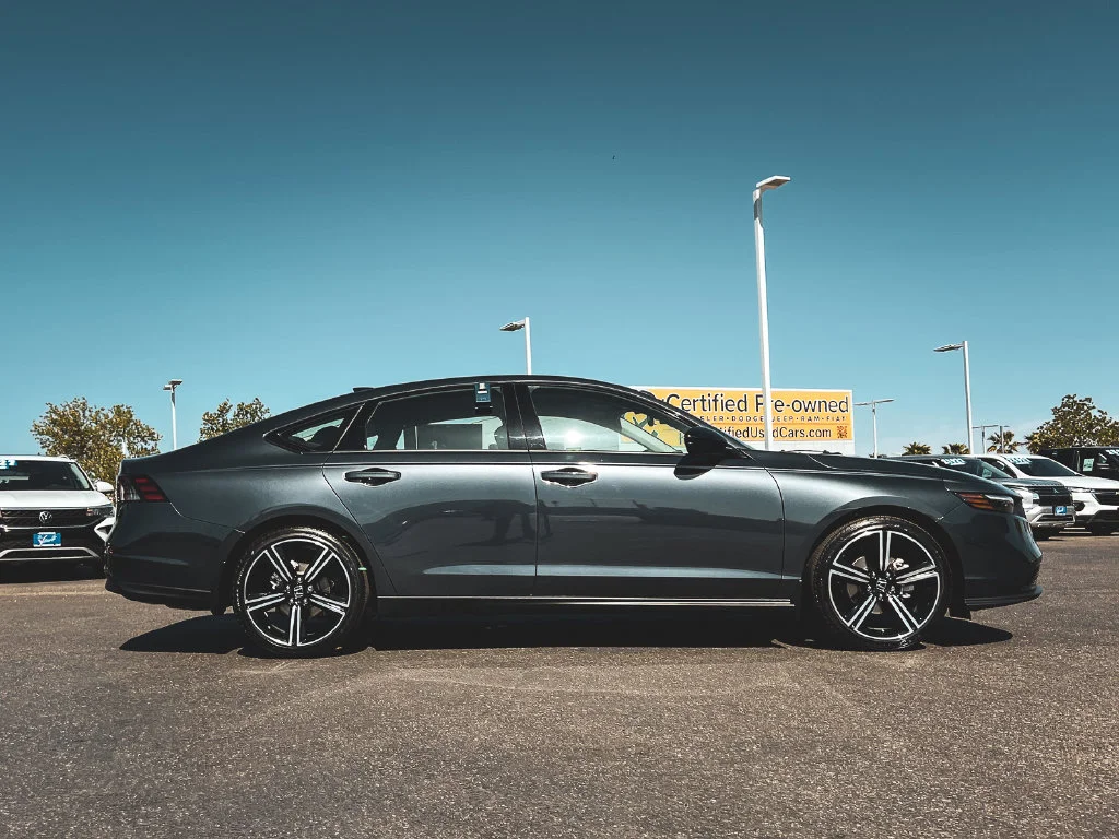 New 2026 Meteorite Gray Metallic Honda SE image 8
