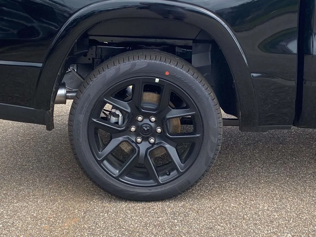 New 2026 Diamond Black Crystal Pearl-Coat Exterior Paint RAM Laramie image 7