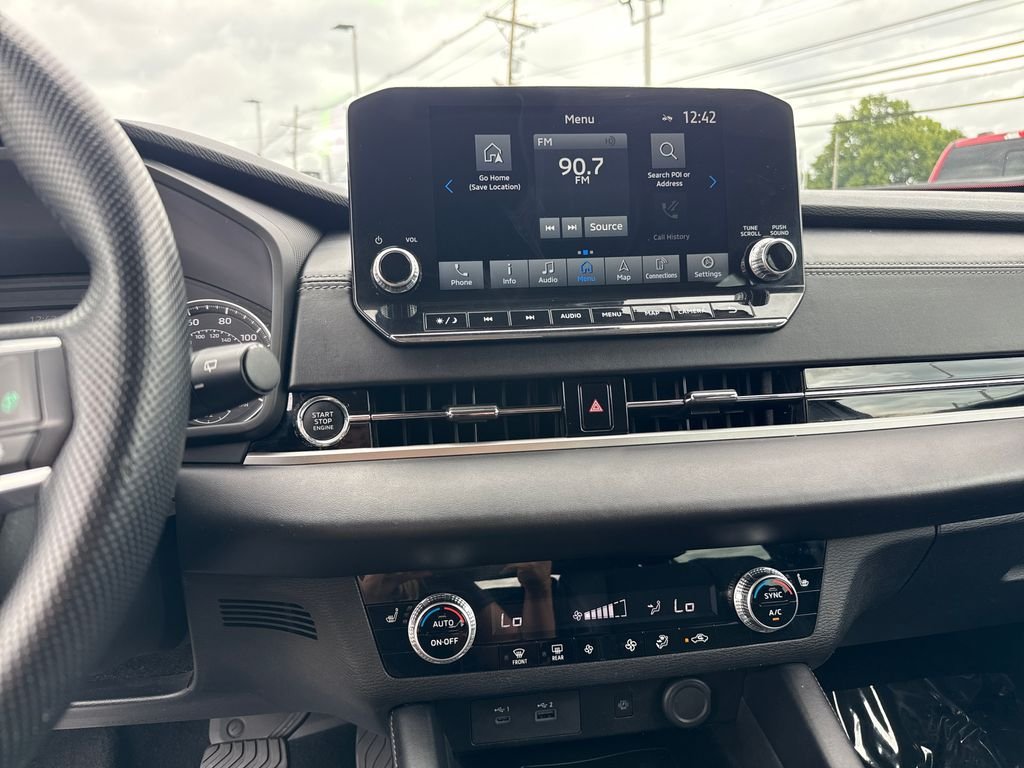 Used 2022 Gray Mitsubishi SE image 18