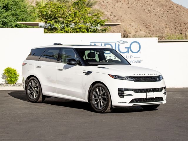Used 2024 Fuji White Land Rover Dynamic SE image 4
