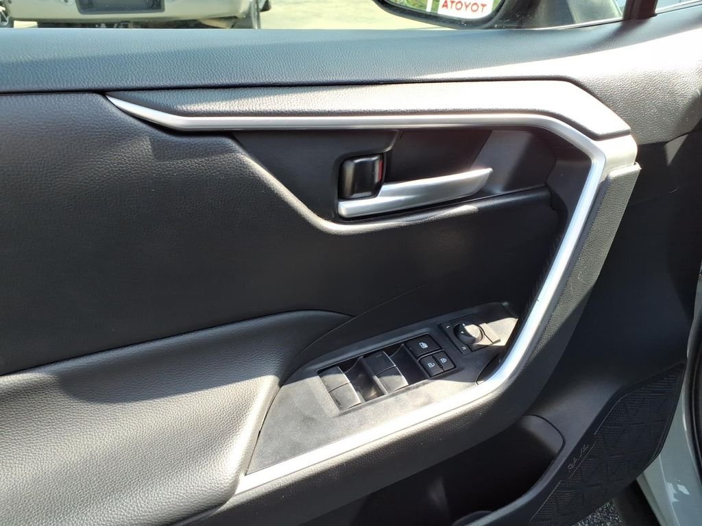 2023 Toyota RAV4 XLE - Photo 12