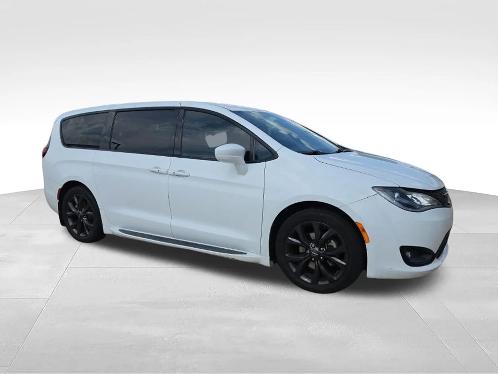 Used 2020 White Chrysler Touring image 6