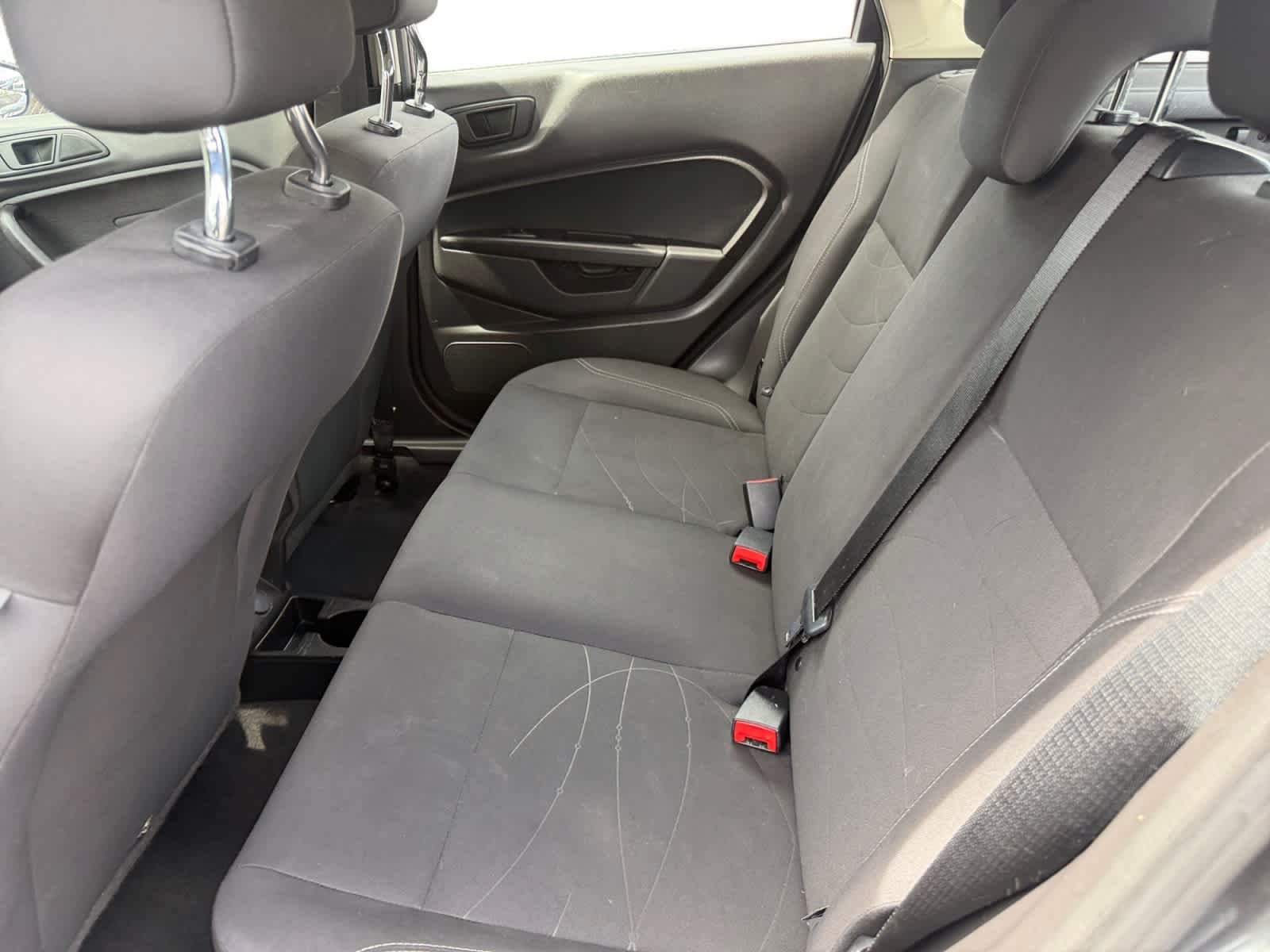 Used 2019 Magnetic Metallic Ford SE image 15