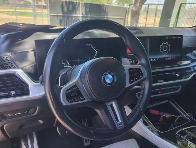 Used 2024 Red BMW M60i image 9
