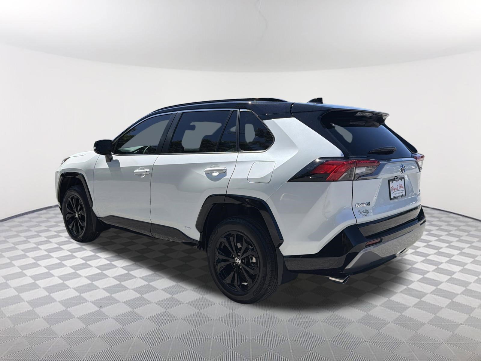 2024 Toyota RAV4 XSE - Photo 3