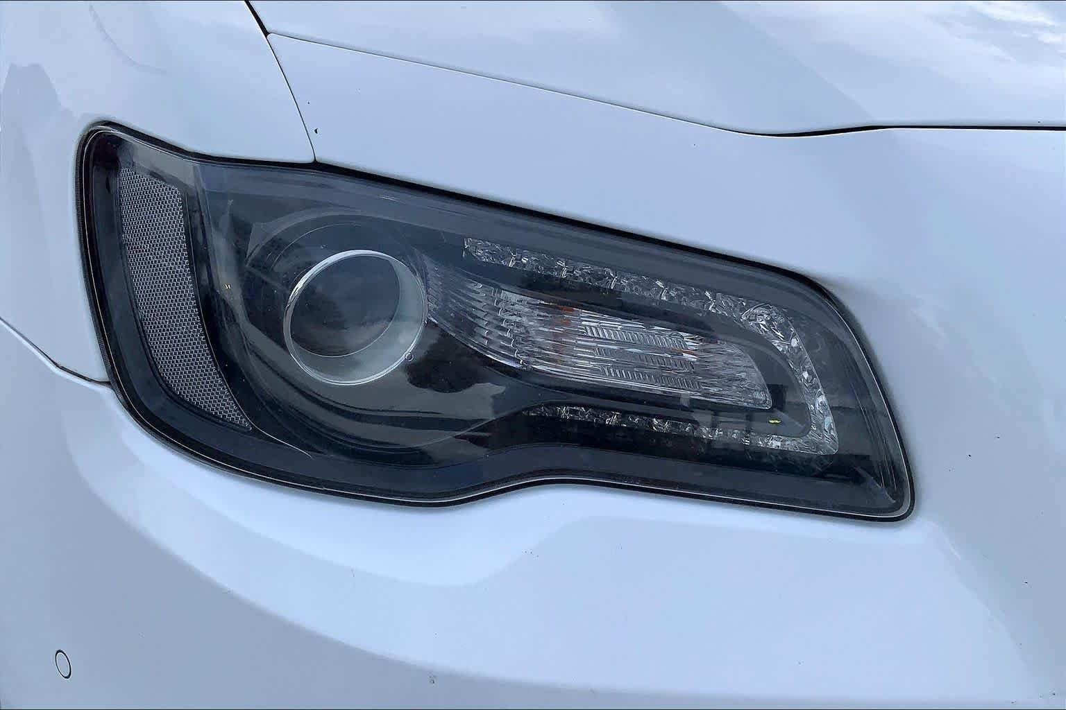 Used 2018 Bright White Clearcoat Chrysler 300S image 24