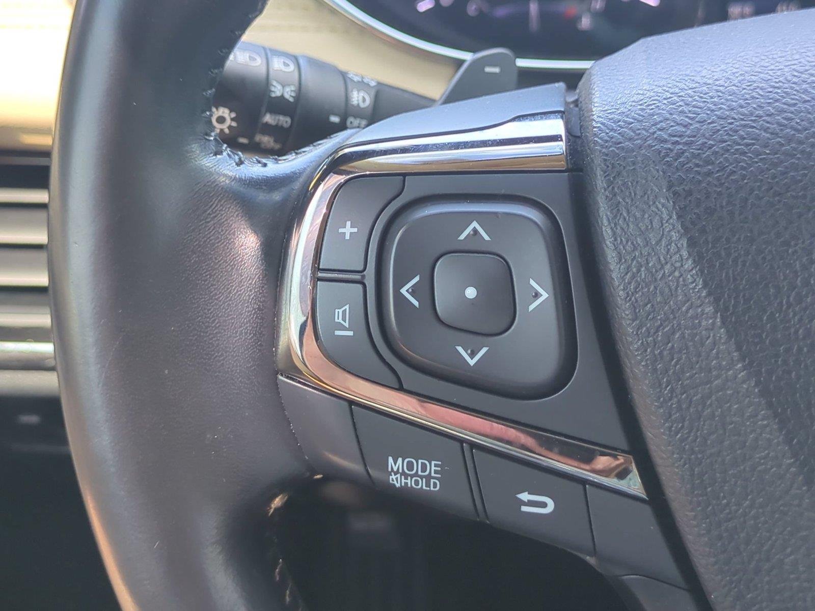 Used 2013  Toyota XLE Touring image 19