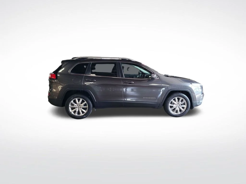 Used 2015 Gray Jeep Limited image 7
