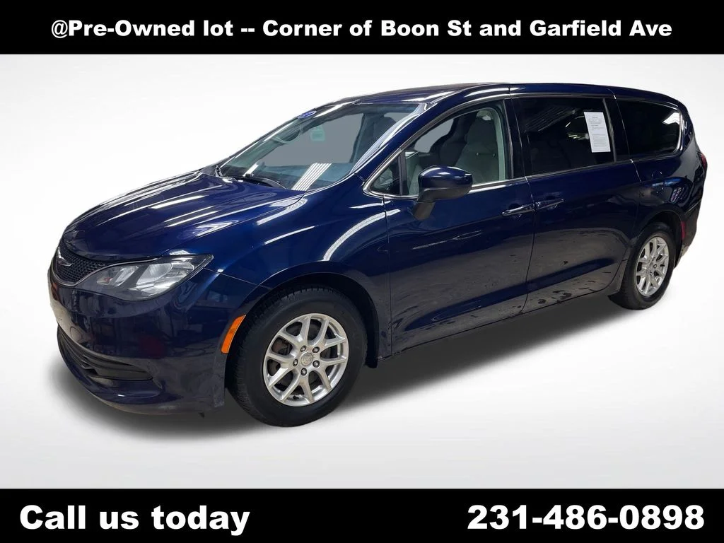 Used 2017 Blue Chrysler LX image 1