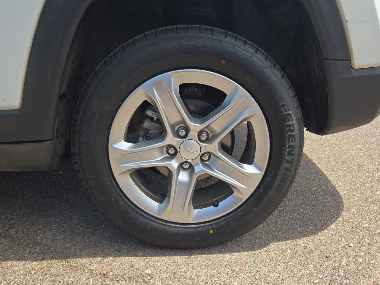 Used 2023 Bright White Clearcoat Jeep Latitude image 30