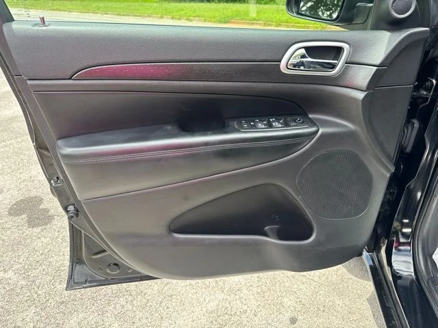 Used 2018 Black Jeep Altitude image 15