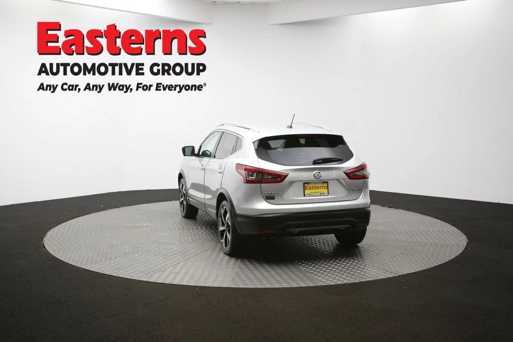 Used 2022 Silver Nissan SL image 65
