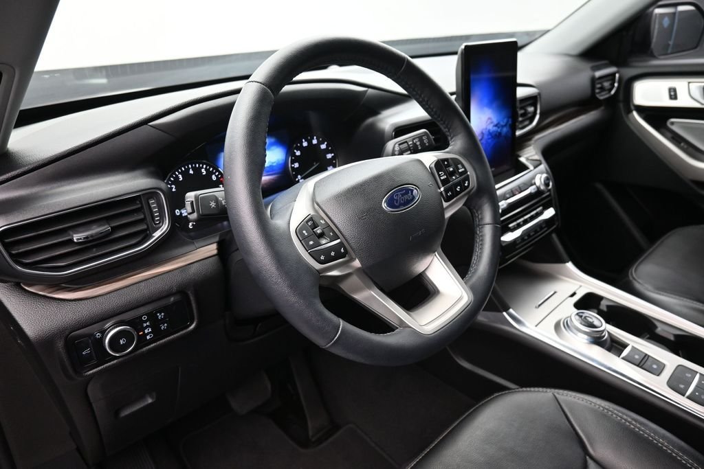 Used 2023 Gray Ford Limited image 18