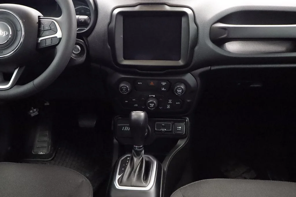 Certified Used 2023 White Jeep Latitude image 25