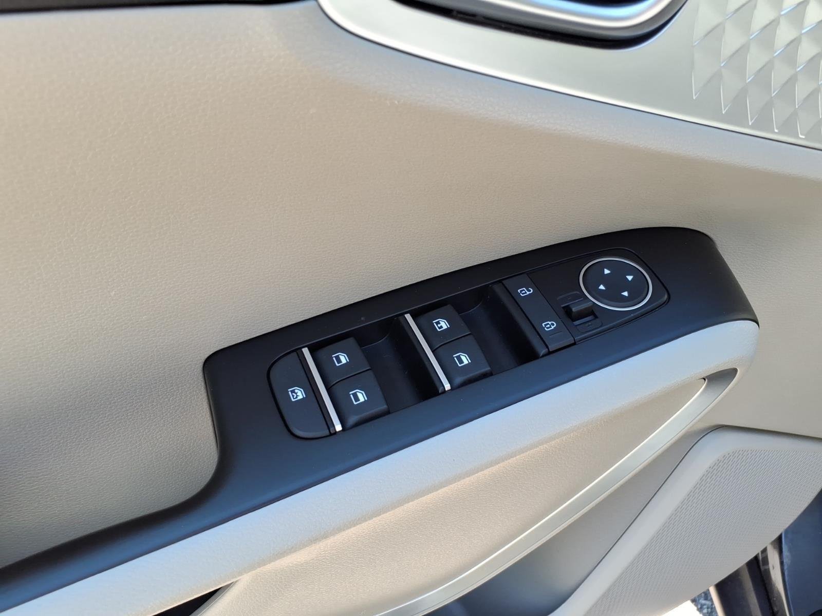 Used 2025  KIA  image 15