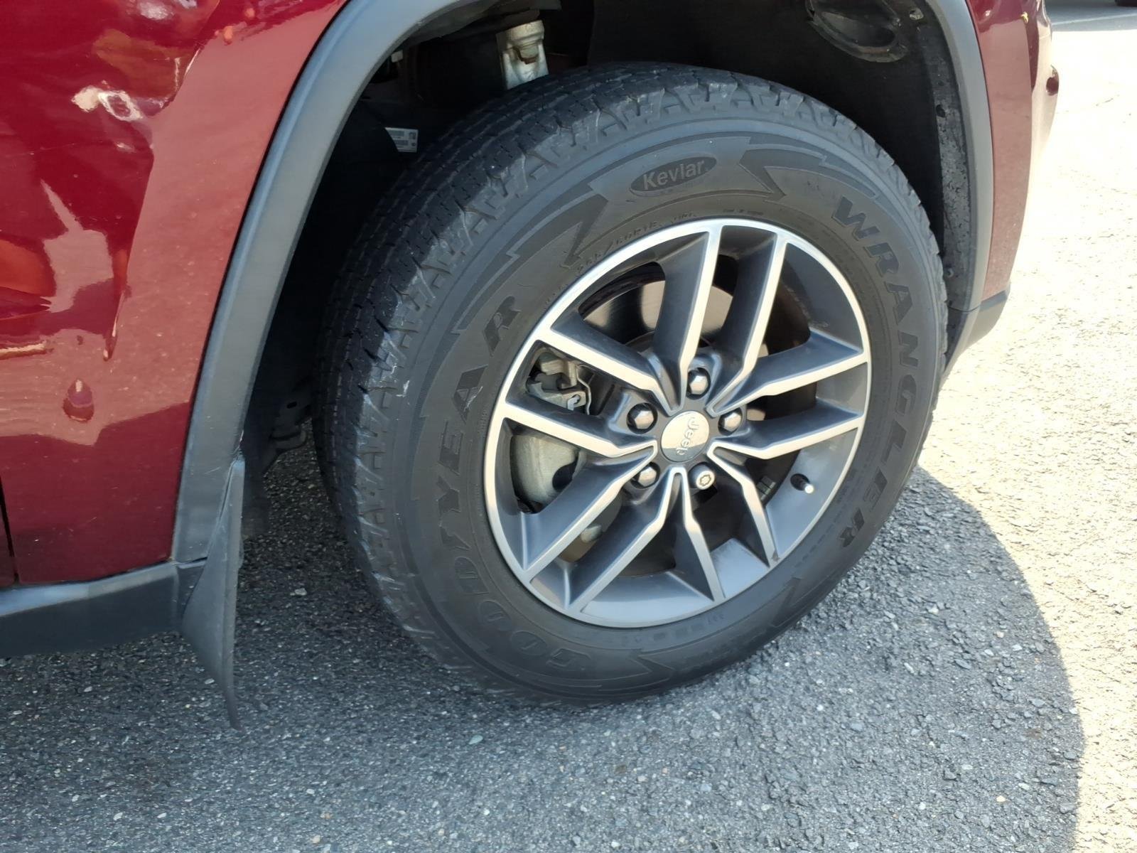 Used 2018 Velvet Red Pearlcoat Jeep Laredo E image 11