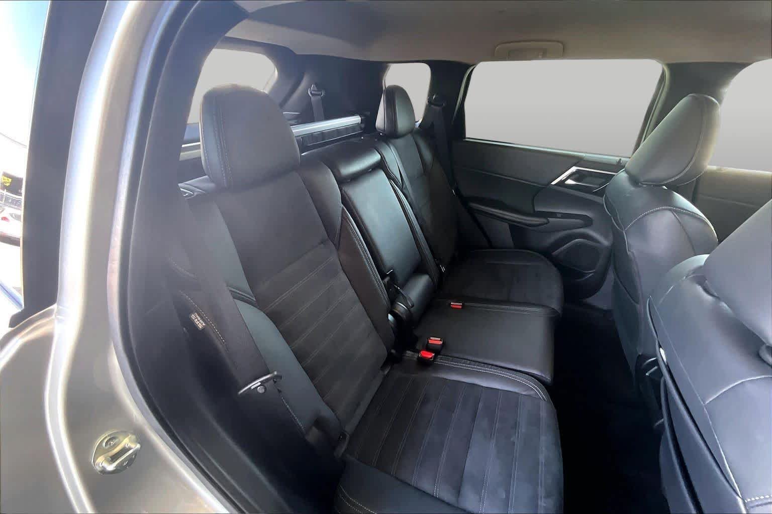Used 2022 Alloy Silver Metallic Mitsubishi SE image 19
