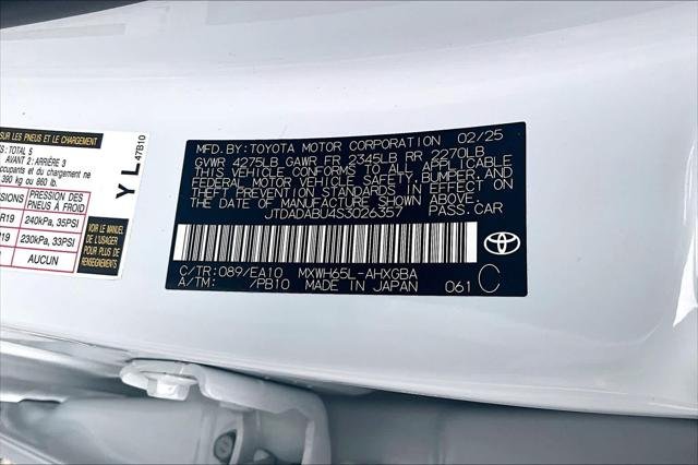 Certified Used 2025 WIND CHILL PEARL Toyota  image 31