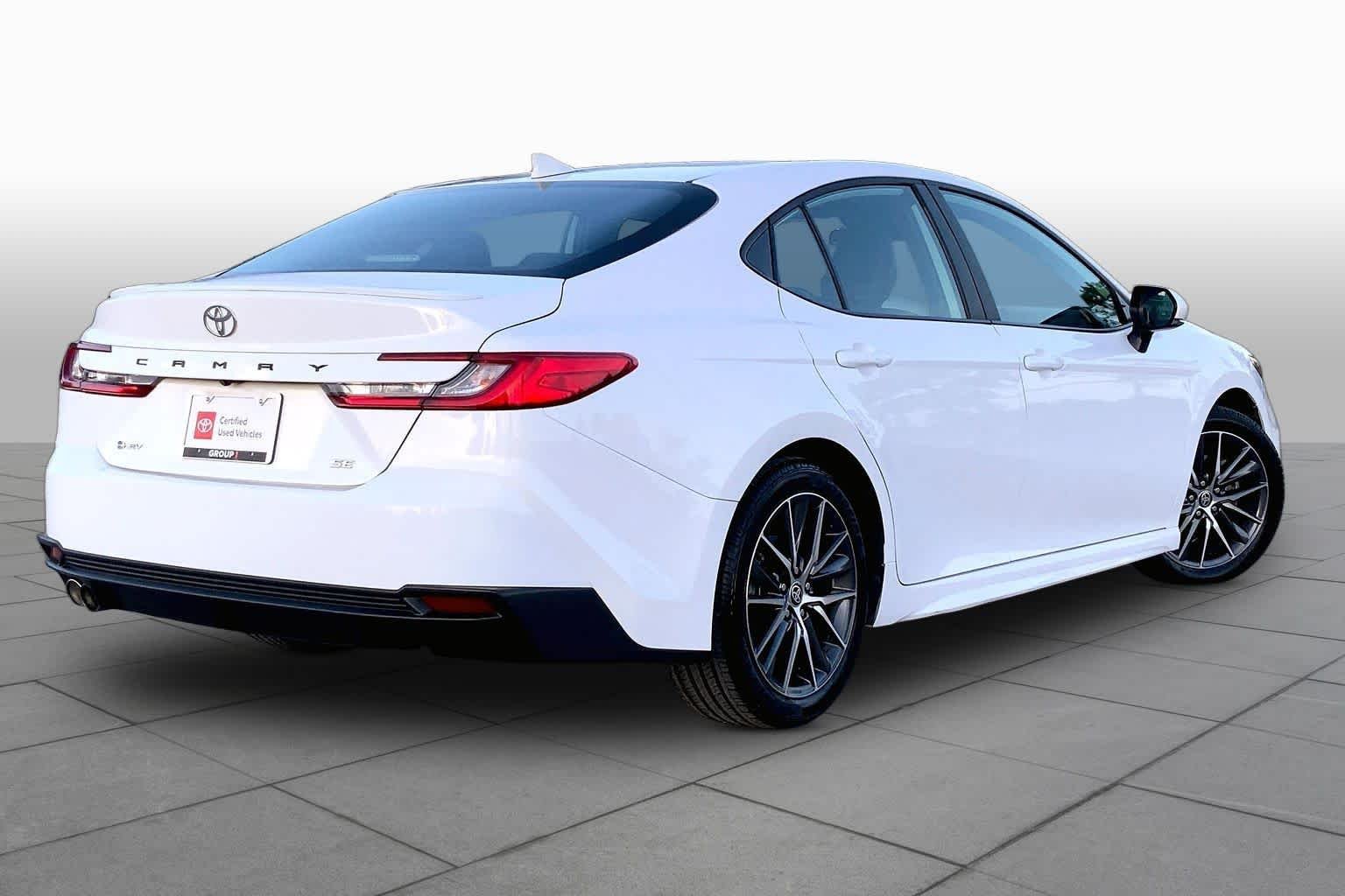 Used 2025 Ice Cap Toyota SE image 12