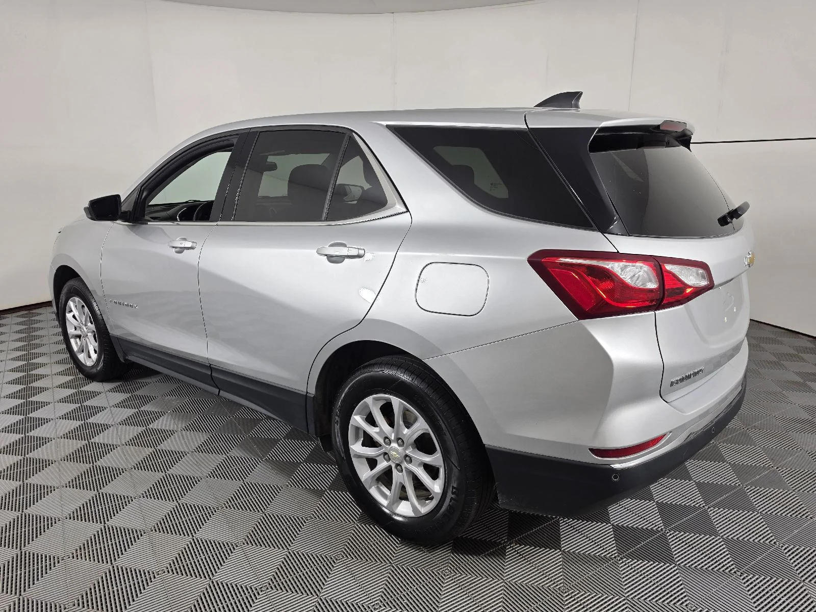 Used 2020 Silver Ice Metallic Chevrolet LT image 8