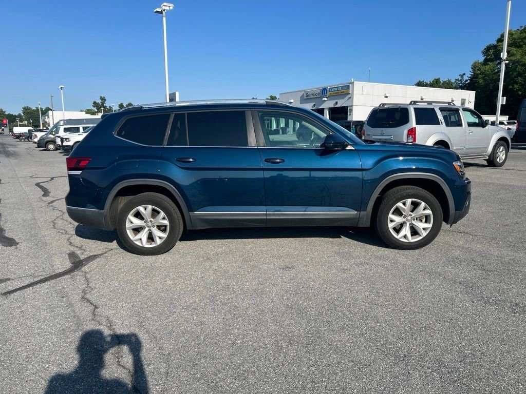 Used 2018 Blue Volkswagen SEL image 5