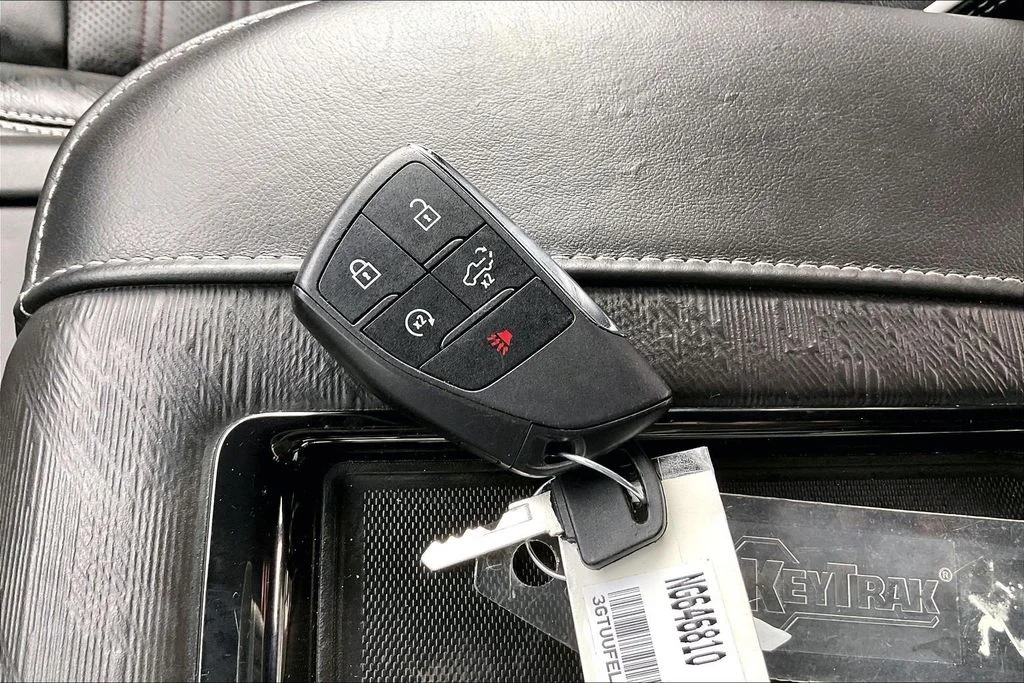 Used 2022 Black GMC AT4X image 36