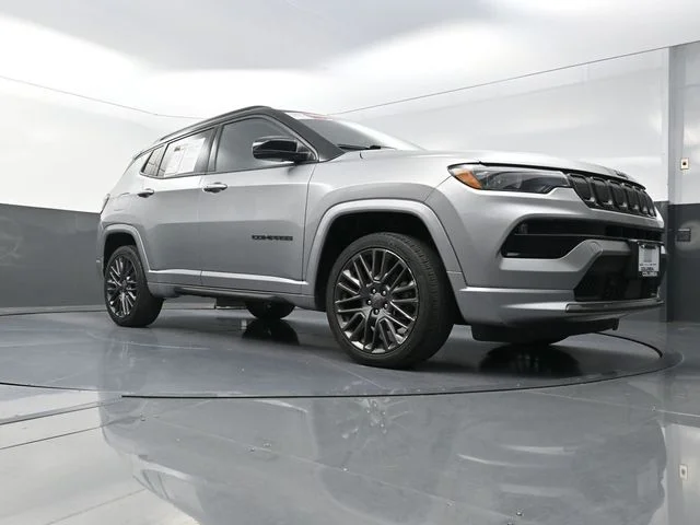 Used 2022 Silver Jeep Limited image 19