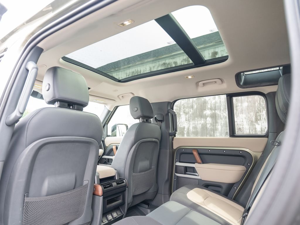 Used 2024 Green Land Rover X-Dynamic SE image 35