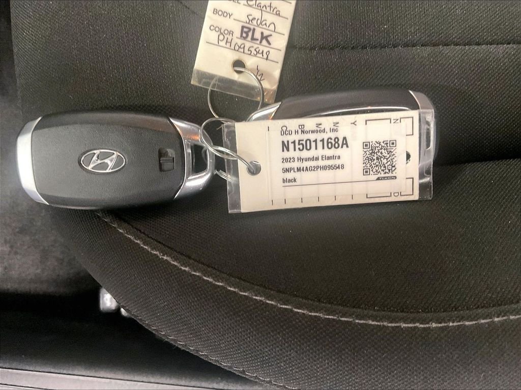 Used 2023 Gray Hyundai SEL image 30