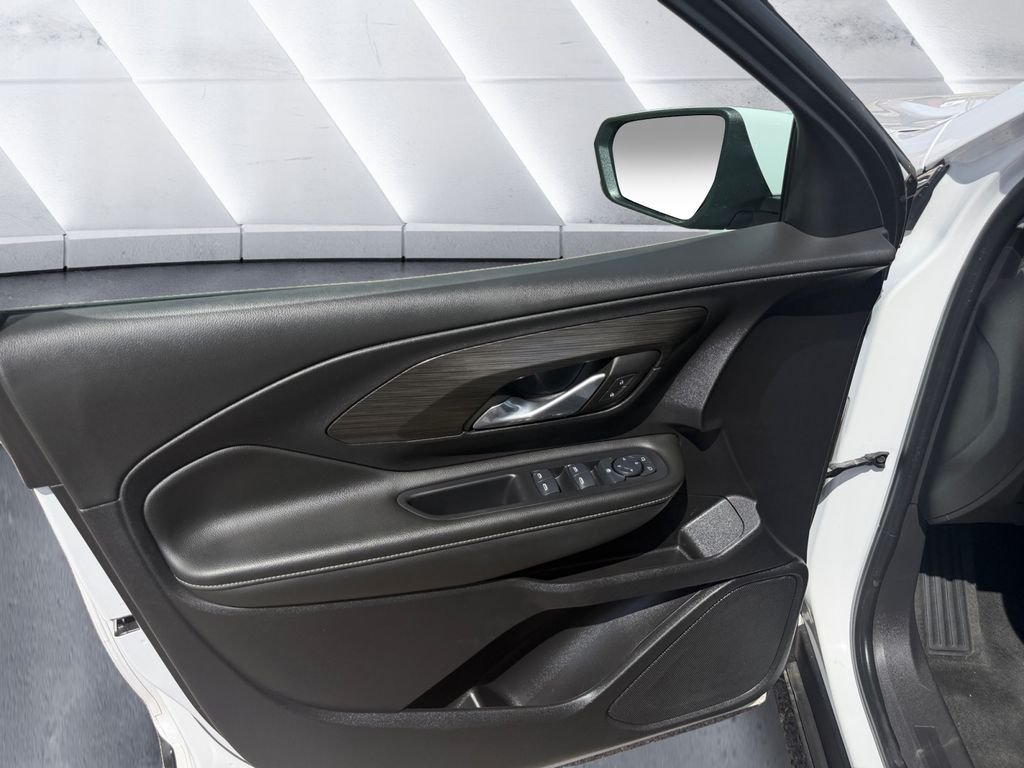 Used 2024 White GMC SLE image 12