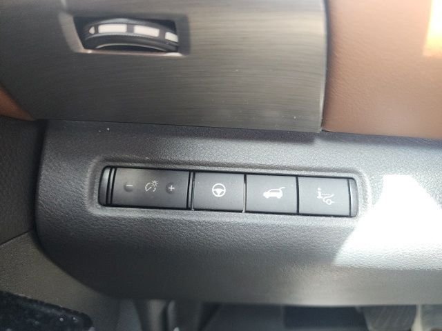 Used 2022 Gray Nissan Platinum image 17
