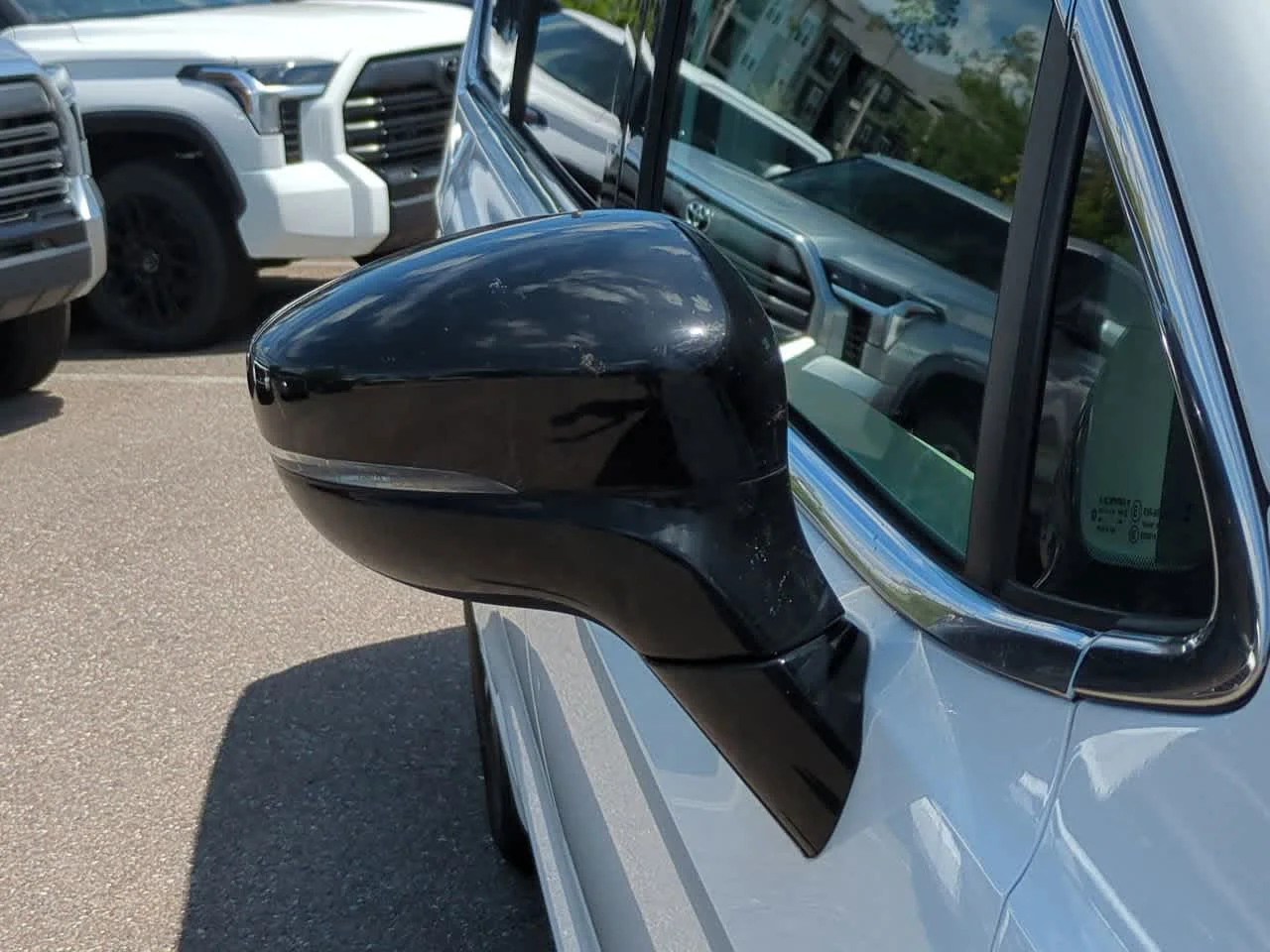 Used 2024 Bright White Clearcoat Chrysler Hybrid Select image 11