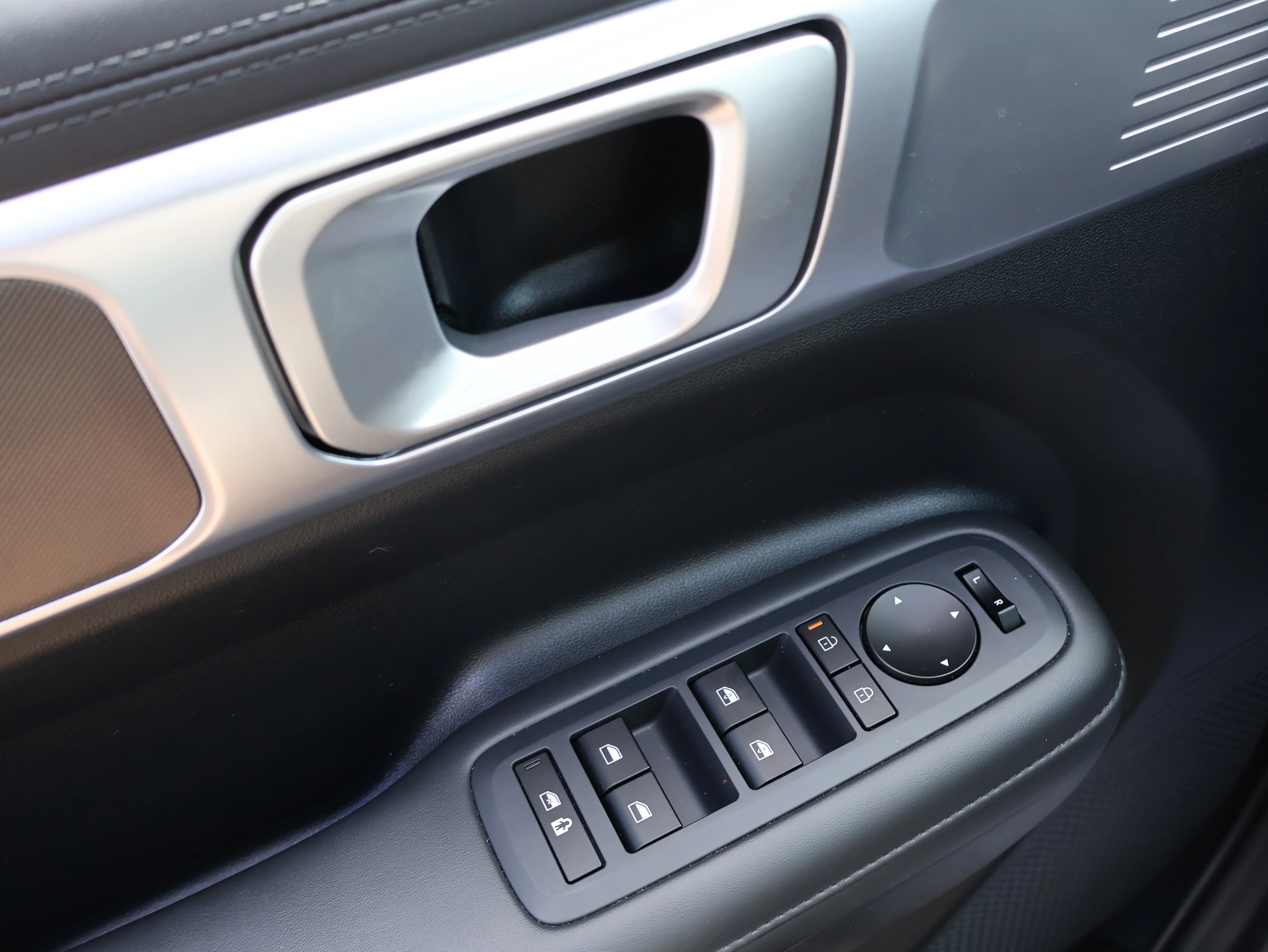 Used 2025 Ecotronic Gray Hyundai SEL image 48