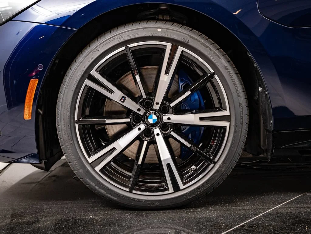 New 2027 Tanzanite Blue II Metallic BMW 550e xDrive image 13