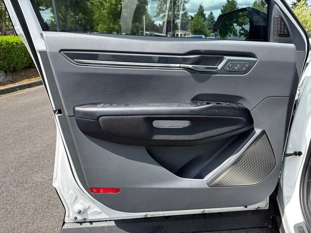 Used 2024 Snow White Pearl Kia GT-Line image 19