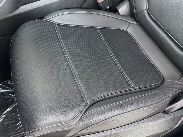 Used 2025  Mercedes-Benz GLC 300 image 19