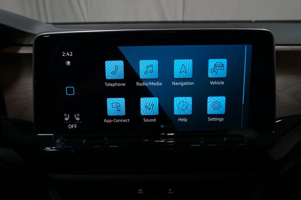 New 2026 Green Volkswagen 2.0T SE w/Technology image 15