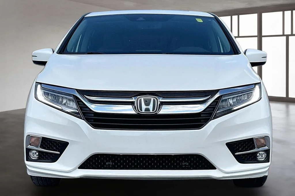 Used 2019 White Honda Touring image 2