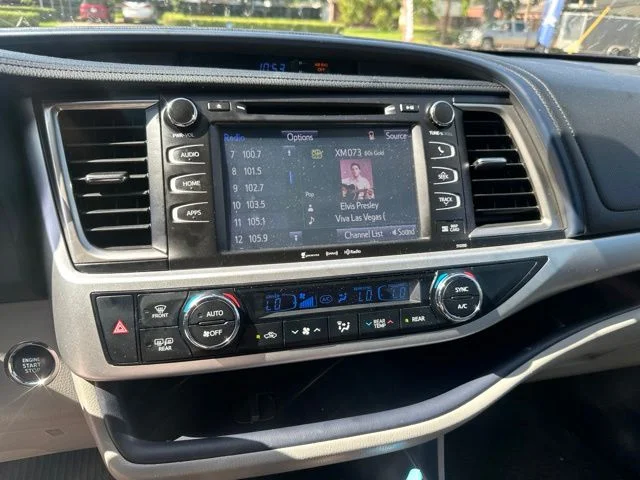 Used 2019 Silver Toyota XLE image 20