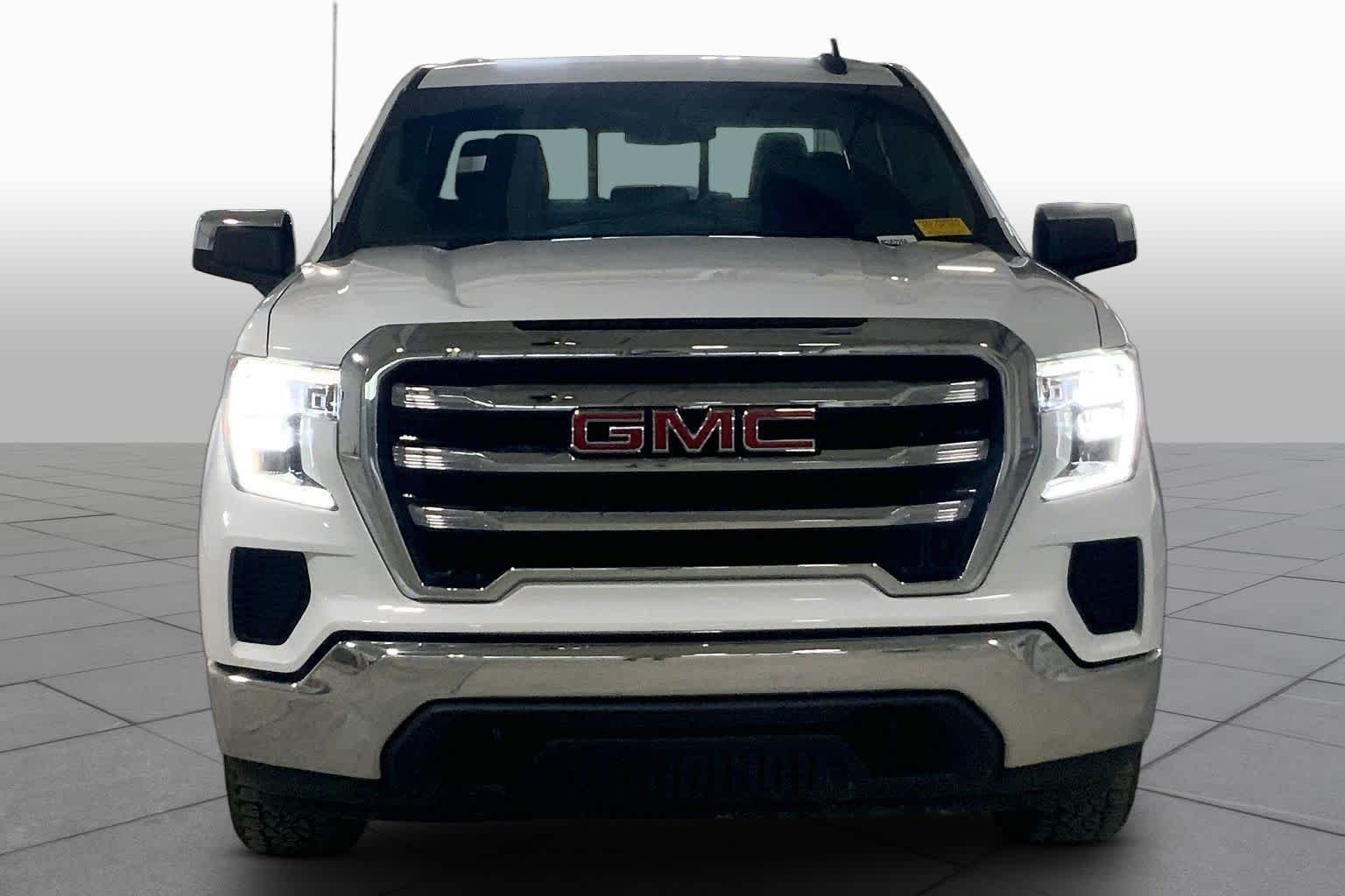 Used 2021 Summit White GMC SLE image 4