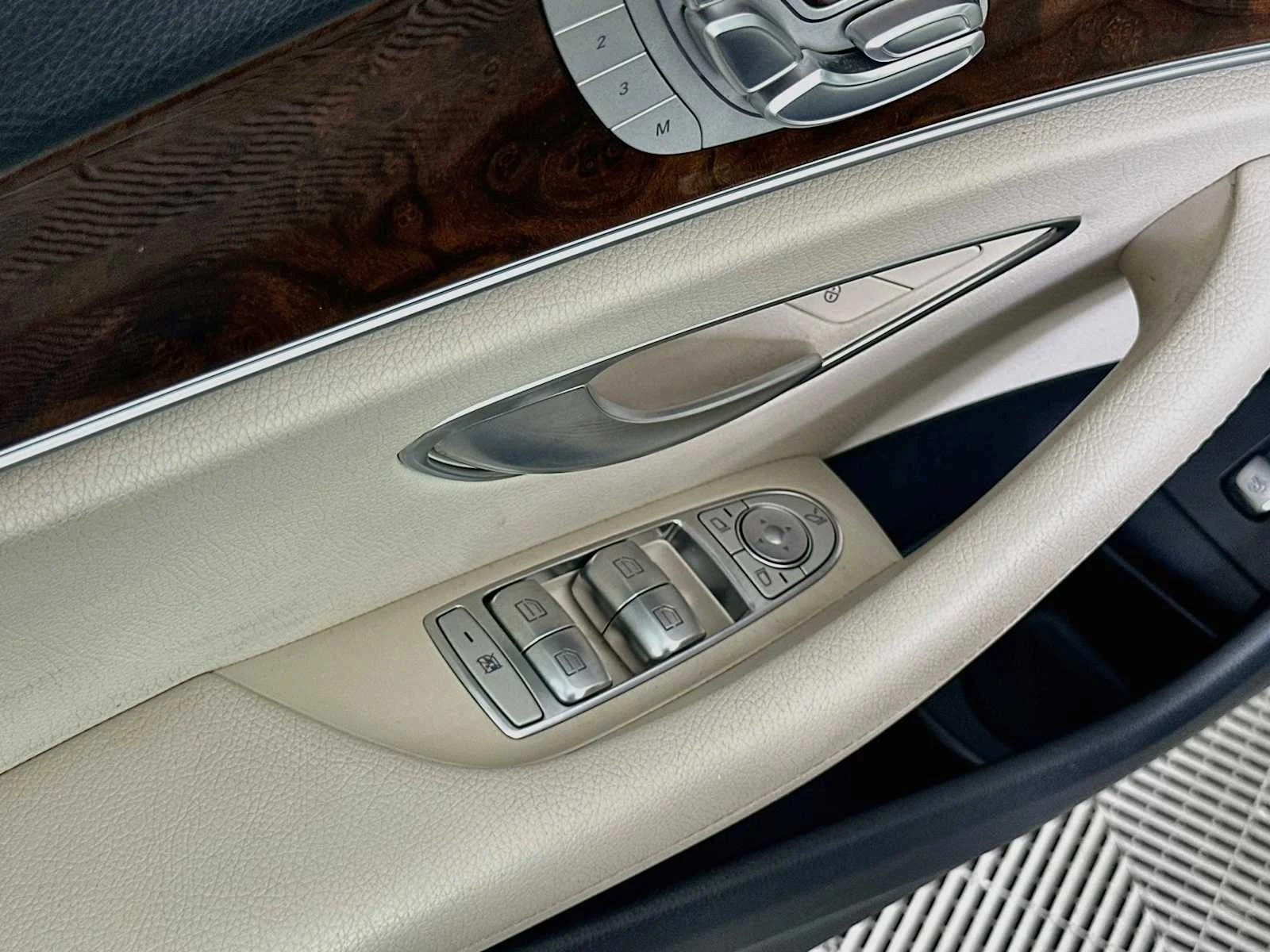 Used 2019 Lunar Blue Metallic Mercedes-Benz E 300 image 16