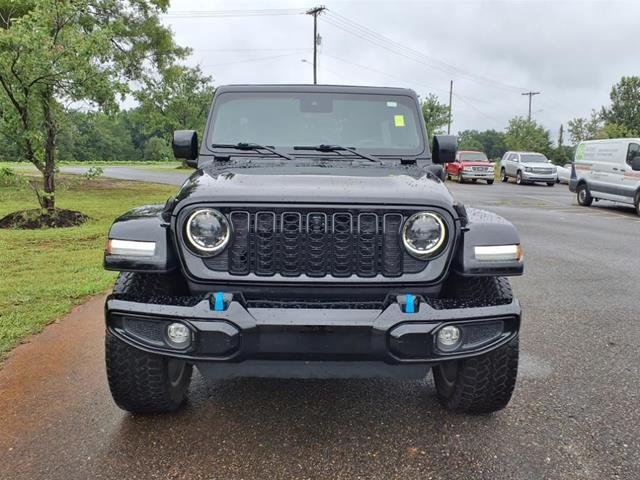 Certified Used 2024  Jeep  image 2