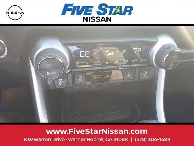 Used 2022  Toyota XLE Premium image 17