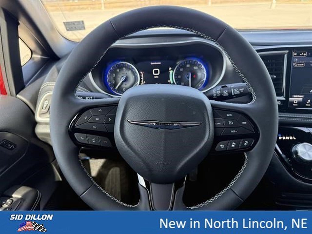 New 2026 Red Hot Pearl-Coat Exterior Paint Chrysler Select image 8