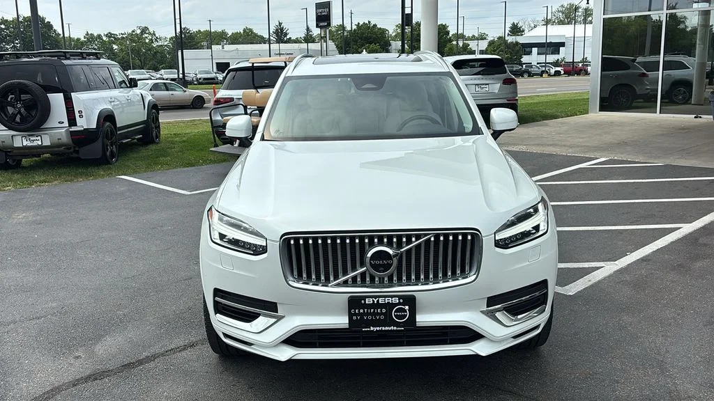 Certified Used 2023 White Volvo T8 Plus Bright Theme 7 Passenger image 5