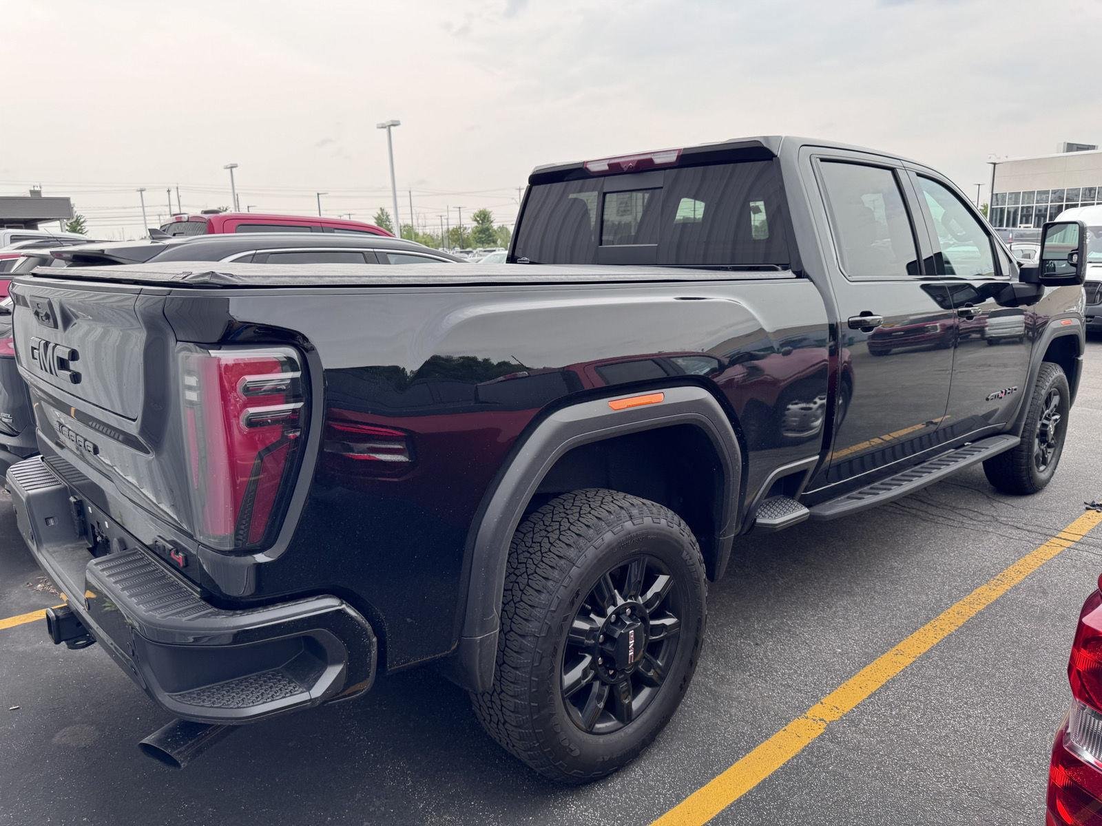 Used 2025 Onyx Black GMC AT4 image 4